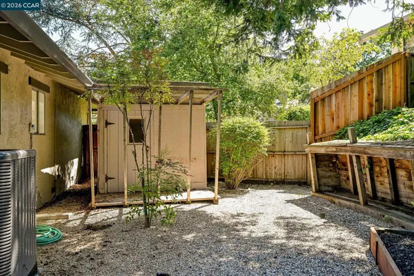 $1,649,000 | 4 Burnt Oak Circle, Lafayette, CA 94549