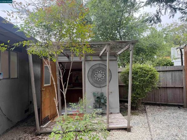 $1,649,000 | 4 Burnt Oak Circle, Lafayette, CA 94549