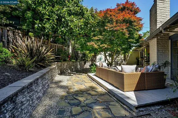 $1,649,000 | 4 Burnt Oak Circle, Lafayette, CA 94549