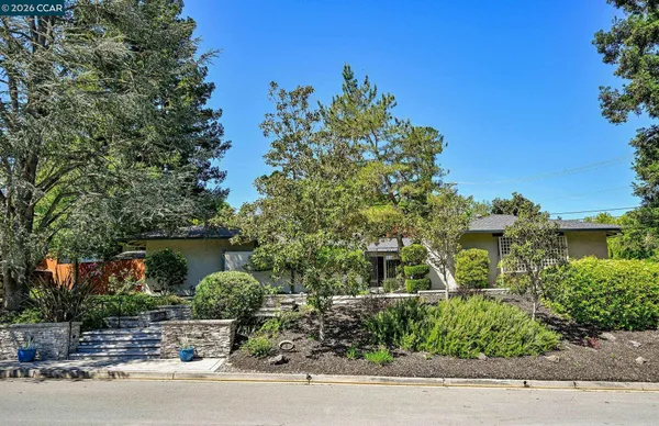 $1,649,000 | 4 Burnt Oak Circle, Lafayette, CA 94549