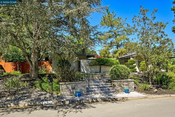 $1,649,000 | 4 Burnt Oak Circle, Lafayette, CA 94549