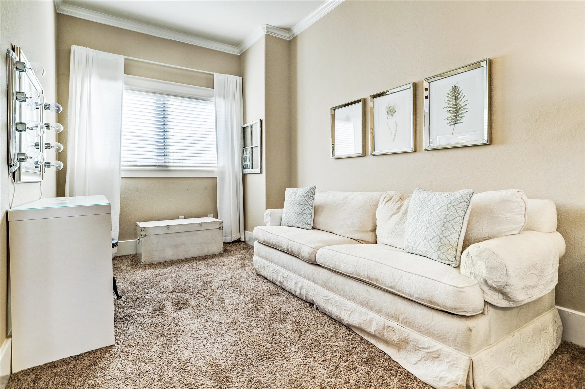 2546 Bevis Street Houston, TX 77008 - Photo 13 of 23 Den or sitting area in the master bedrrom