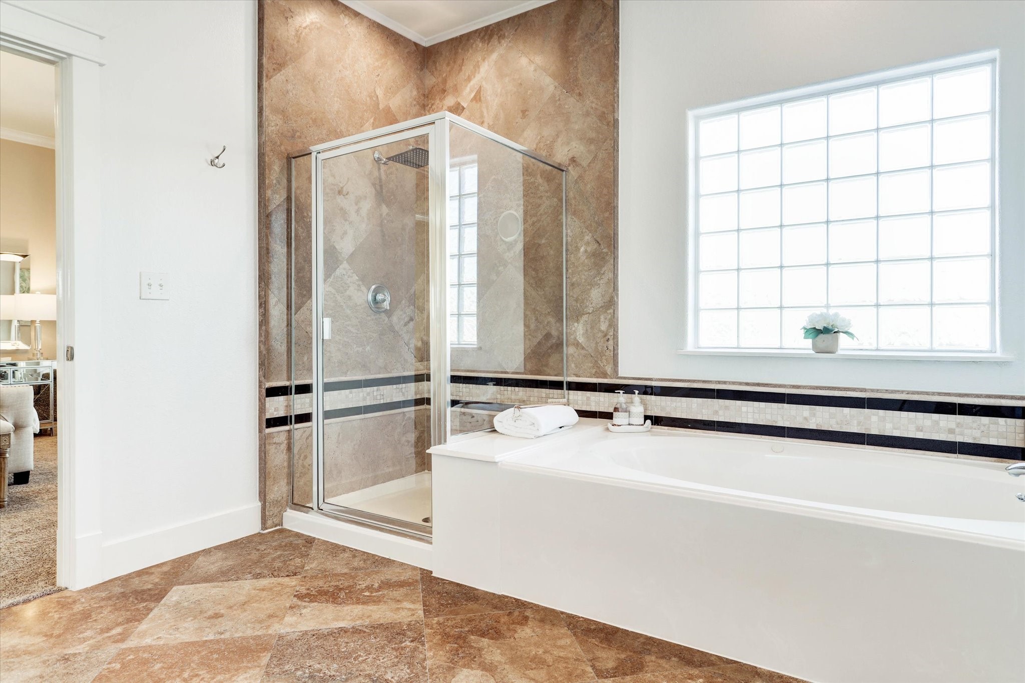 2546 Bevis Street Houston, TX 77008 - Photo 15 of 23 Primary bathroom -