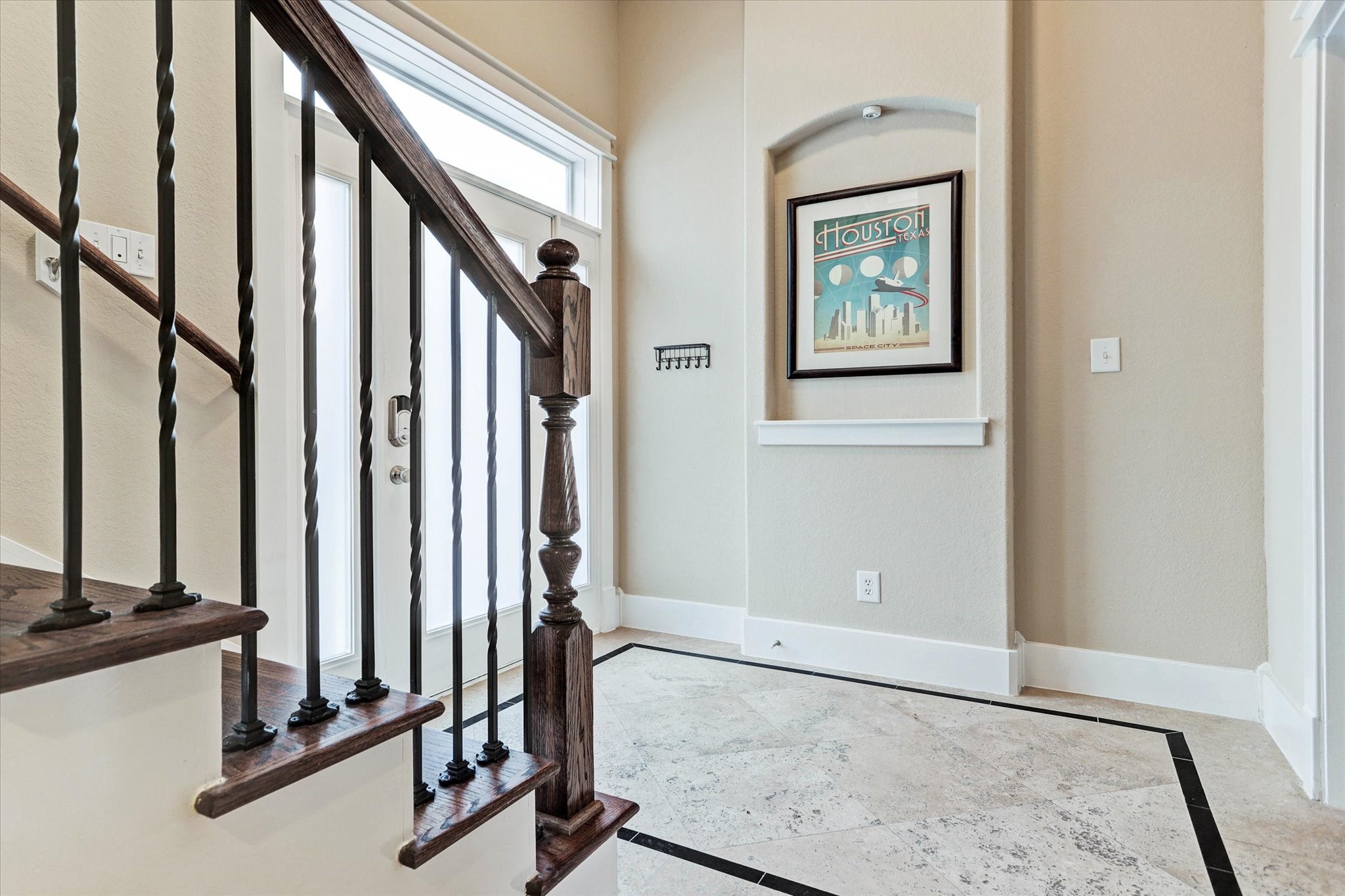 2546 Bevis Street Houston, TX 77008 - Photo 2 of 23 First floor foyer