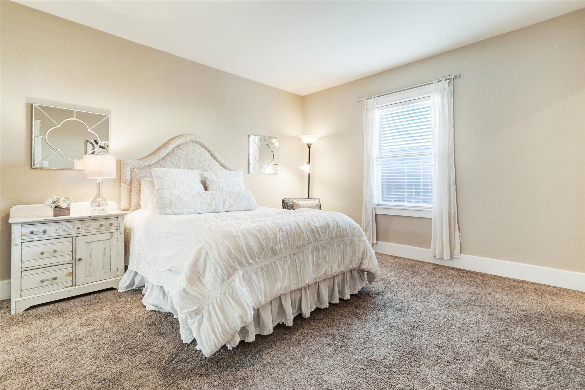 2546 Bevis Street Houston, TX 77008 - Photo 20 of 23 First floor secondary bedroom
