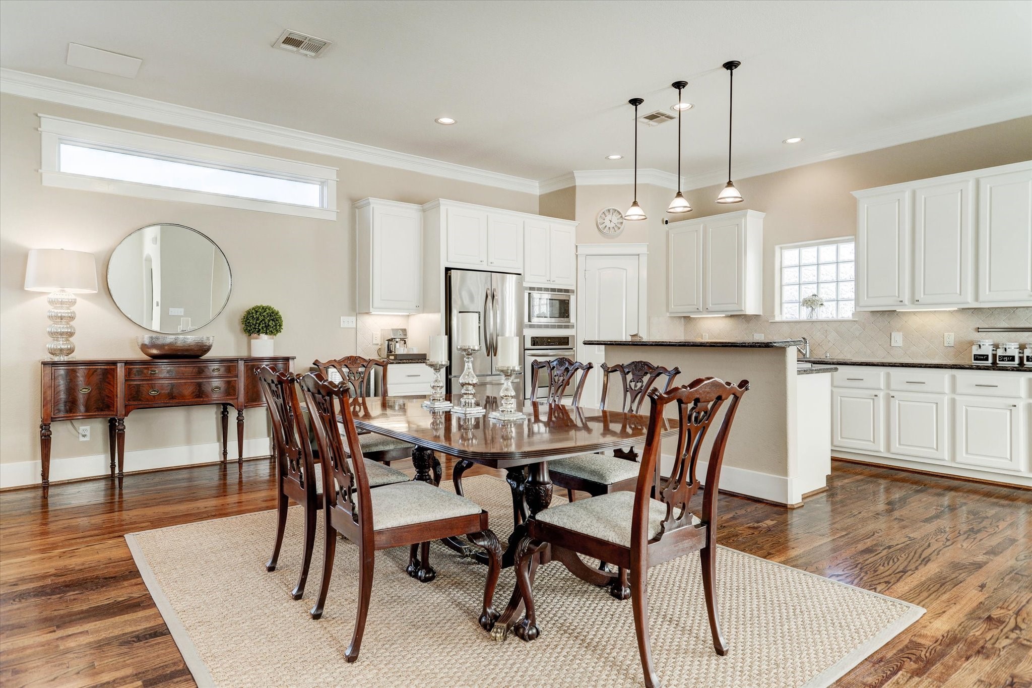2546 Bevis Street Houston, TX 77008 - Photo 3 of 23 Dining room and kitchen