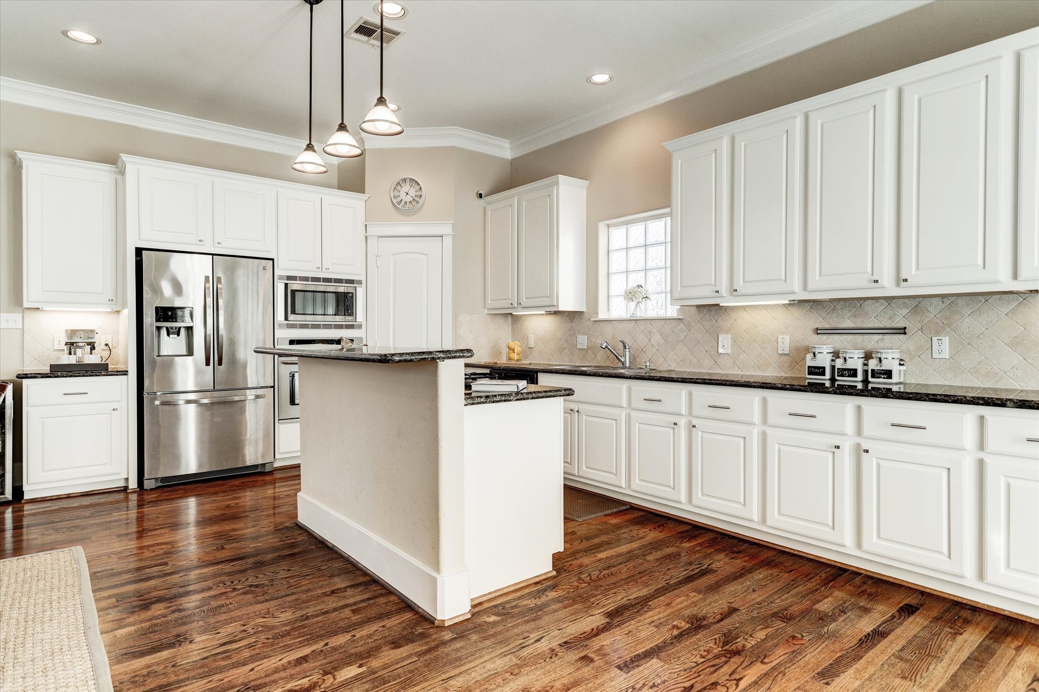 2546 Bevis Street Houston, TX 77008 - Photo 7 of 23 Kitchen pictures / now updated with new granites and appliances