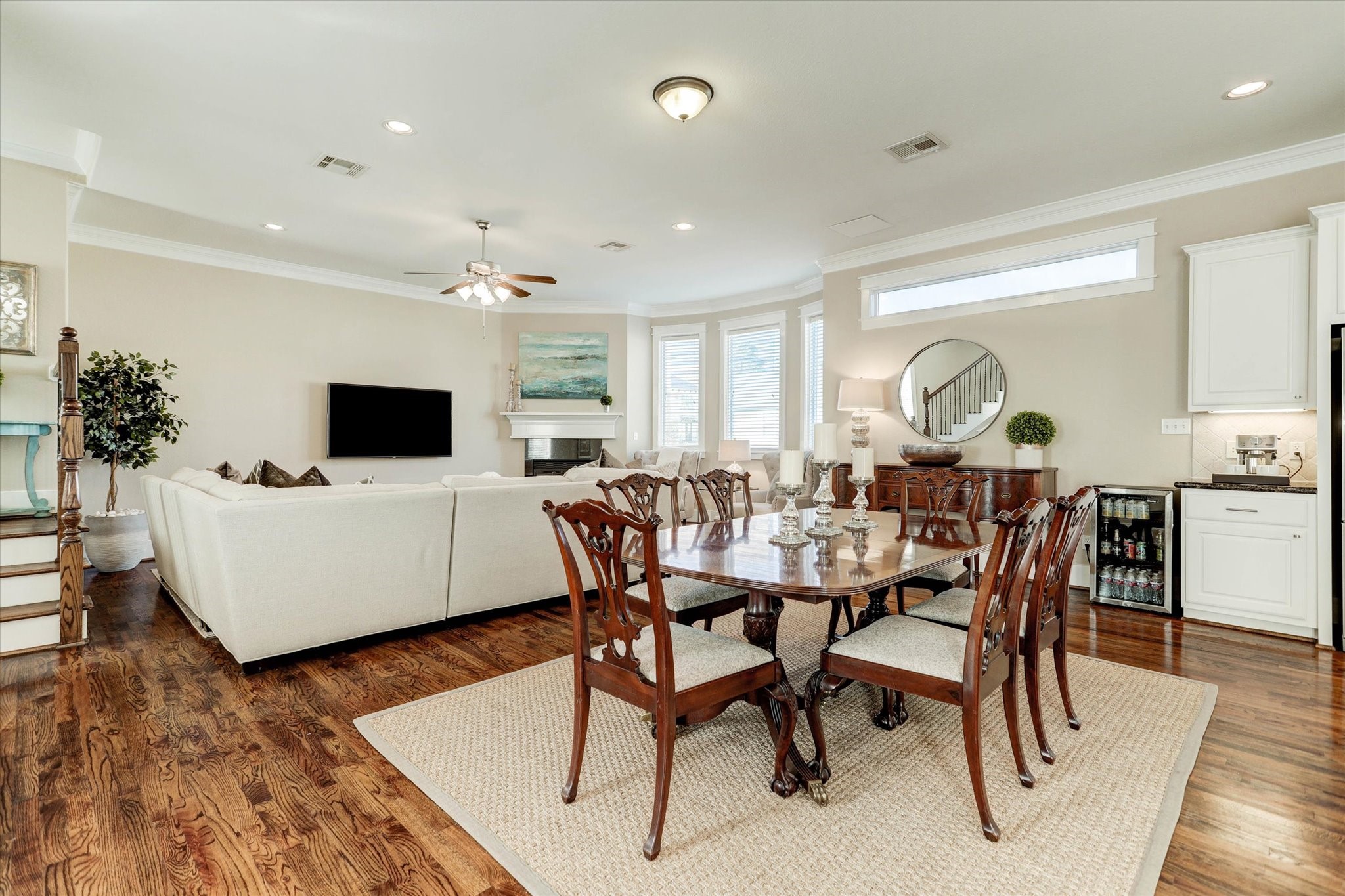 2546 Bevis Street Houston, TX 77008 - Photo 23 of 23 Another view of the open floor plan