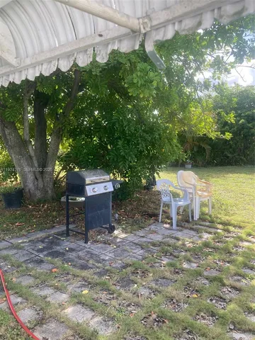a bench sitting in middle of a yard