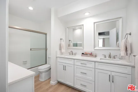 $949,000 | 809 South Bundy Drive, Unit 205, Los Angeles, CA 90049
