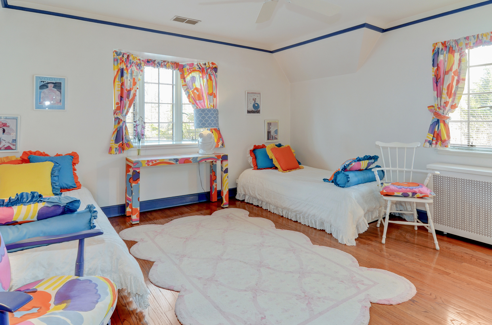 801 South County Line Road Hinsdale, IL 60521 - Photo 17 of 24 a bedroom with a bed and a window