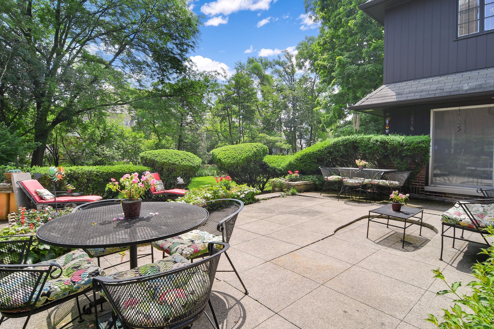 801 South County Line Road Hinsdale, IL 60521 - Photo 21 of 24 a outdoor view with a sitting space