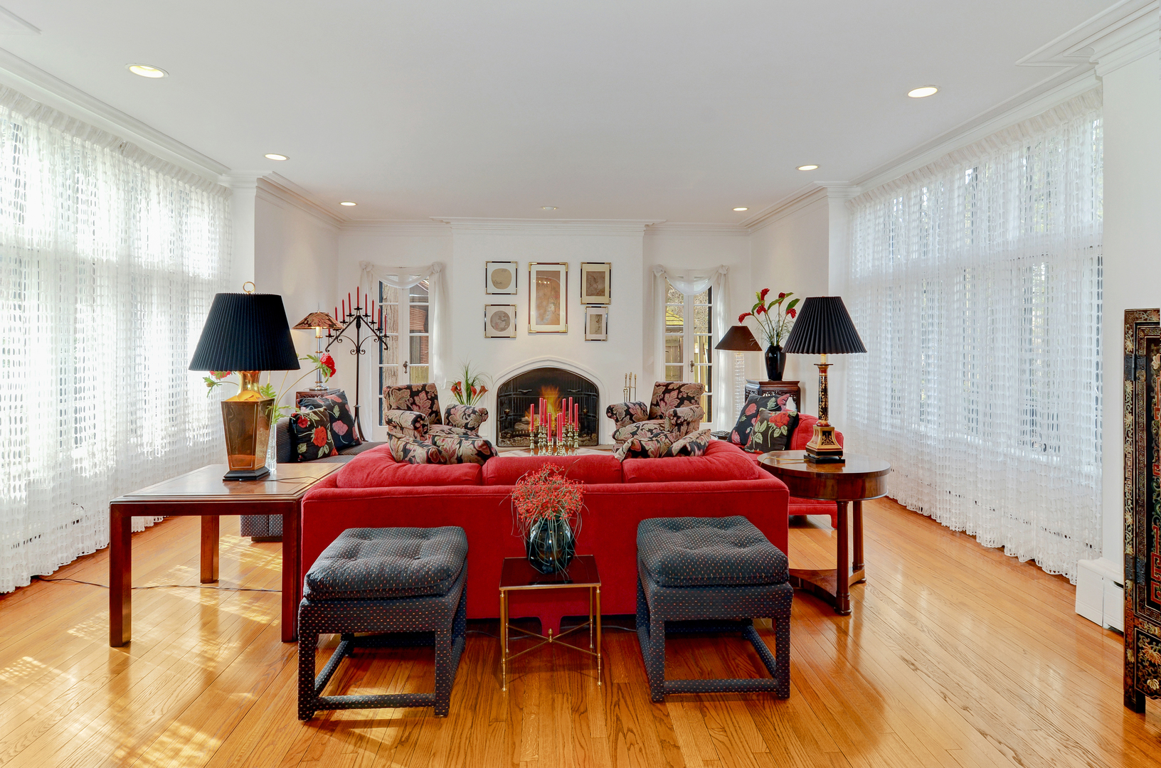 801 South County Line Road Hinsdale, IL 60521 - Photo 6 of 24 a dining room with furniture and wooden floor