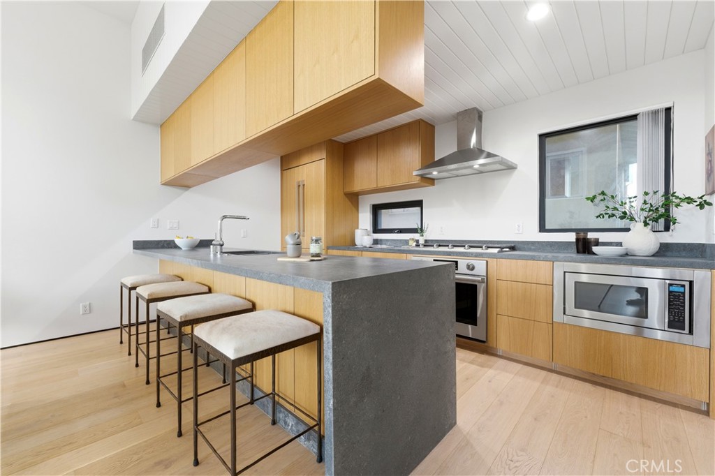 11702 Charnock Road Los Angeles, CA 90066 - Photo 8 of 20 Gallery Image 8