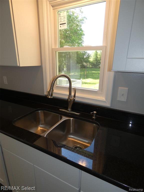 5105 East Carpenter Road Flint, MI 48506 - Photo 9 of 19