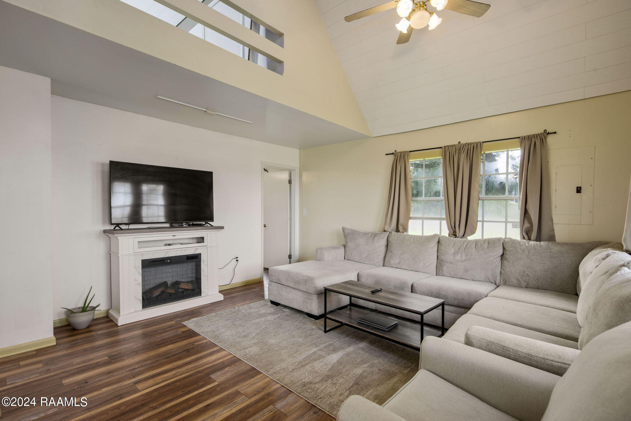 606 Rynella Road New Iberia, LA 70560 - Photo 4 of 25 3-web-or-mls-606 Rynella Rd-3