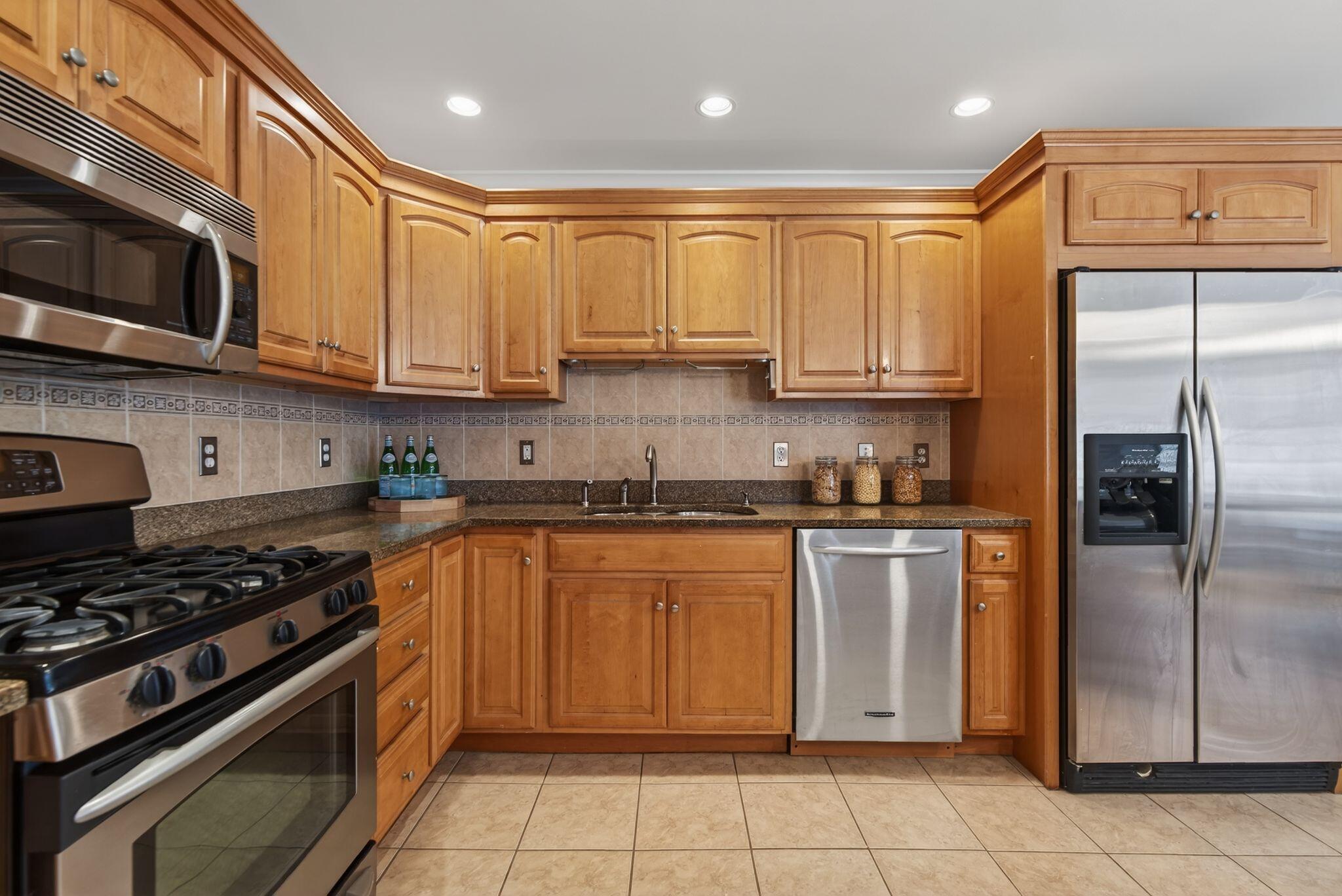 60 Ridge Road, Unit 8 Portland, ME 04103 - Photo 9 of 31 Kitchen
