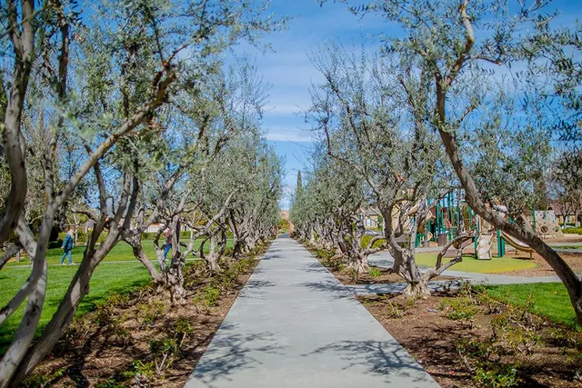 $369,999 | 1587 Etchings Way, Clovis, CA 93619