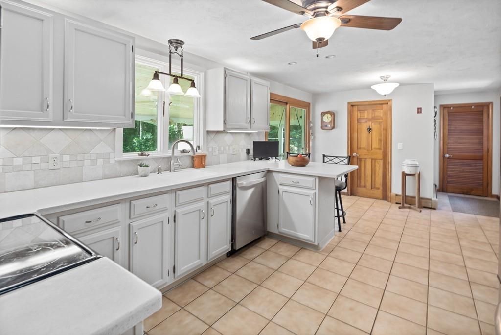 36 Upland Road Plympton, MA 02367 - Photo 7 of 33 Gallery Image 7