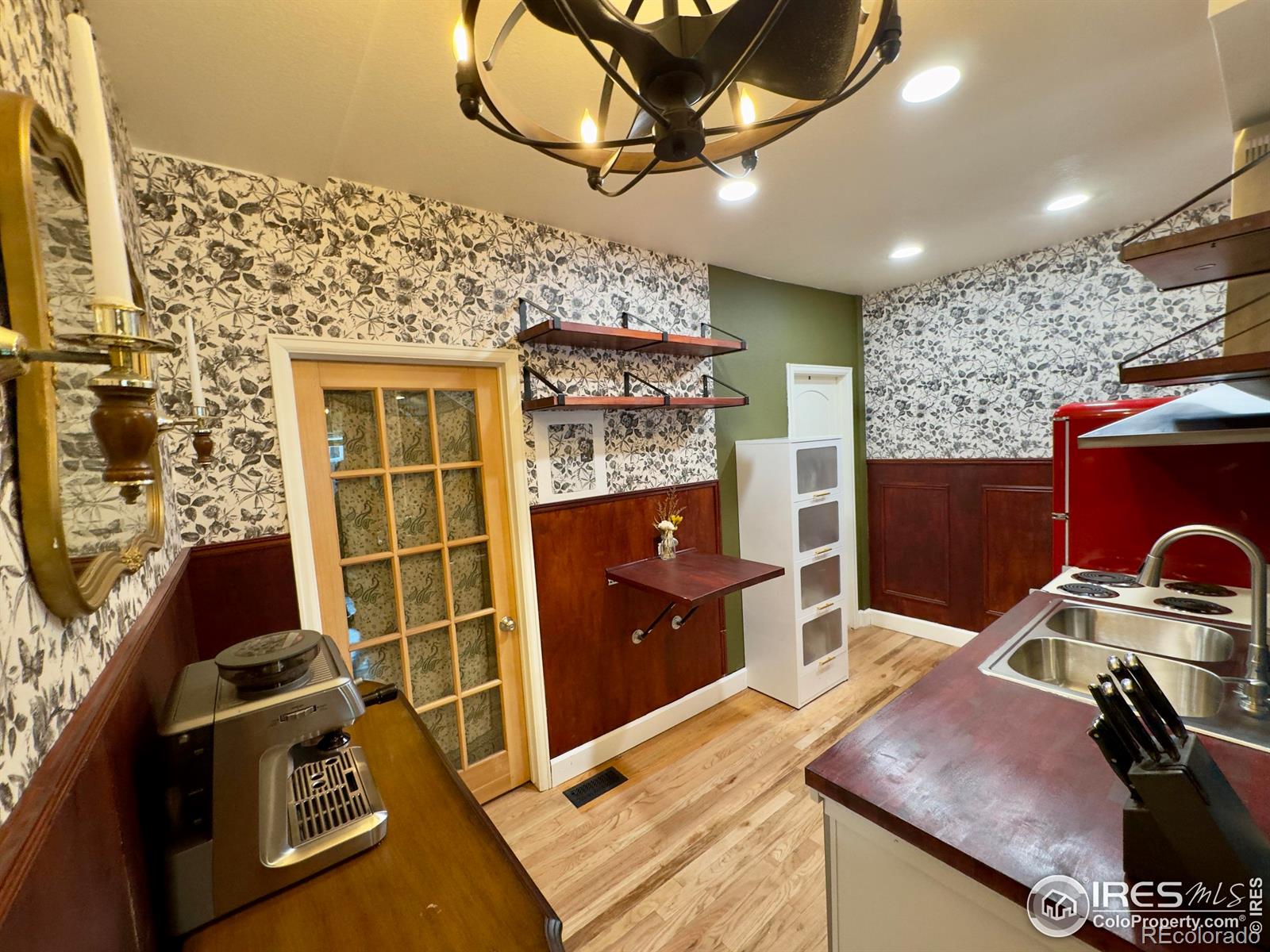 610 Logan Street, Unit 7 Denver, CO 80203 - Photo 5 of 19 a view of gym equipment