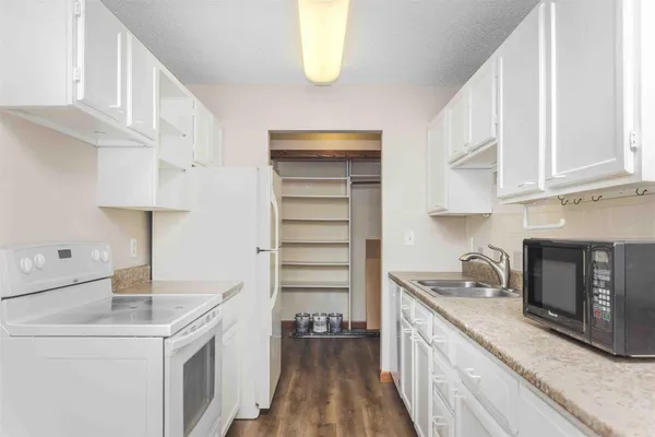 $144,900 | 2401 Demores Drive South, Unit 12, Fargo, ND 58103