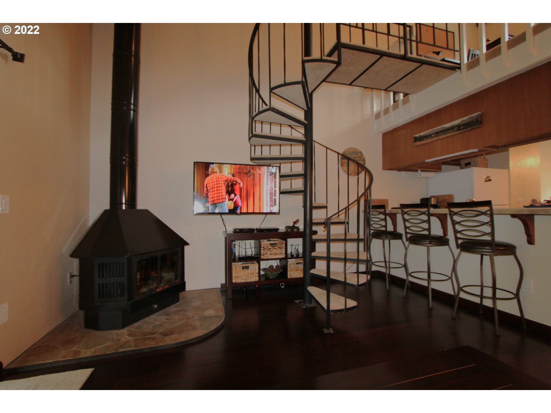 43605 Highway 38, Unit 12 Reedsport, OR 97467 - Photo 16 of 24 Living Room