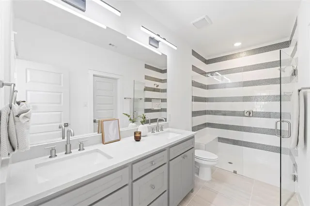 a view of walk in closet