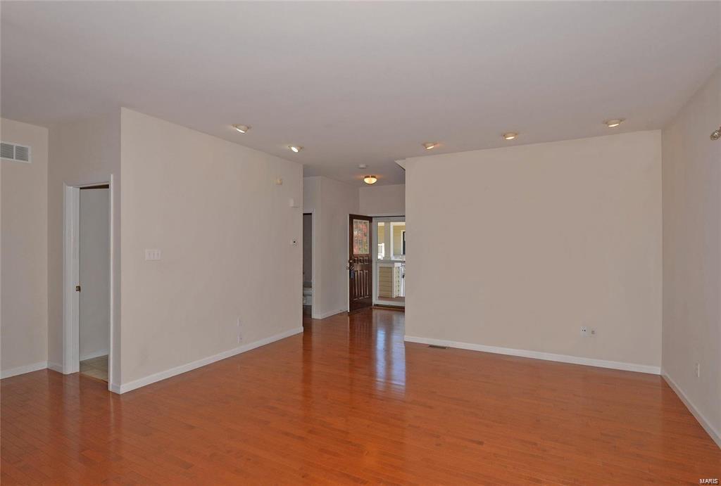 241 Montclair Tower Drive St. Charles, MO 63303 - Photo 4 of 19