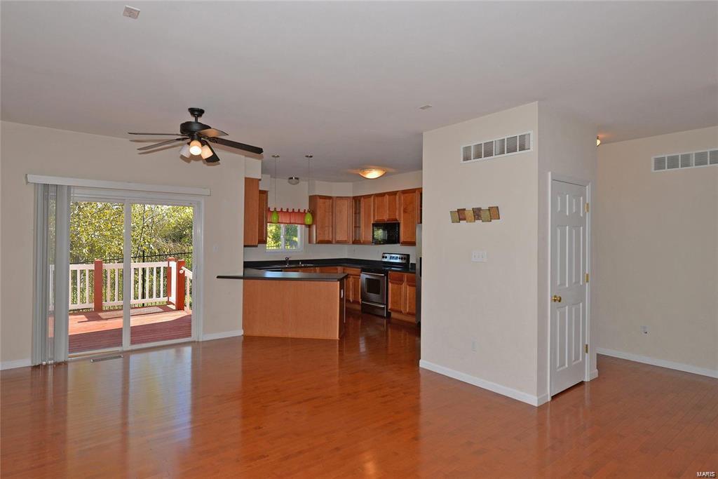 241 Montclair Tower Drive St. Charles, MO 63303 - Photo 6 of 19