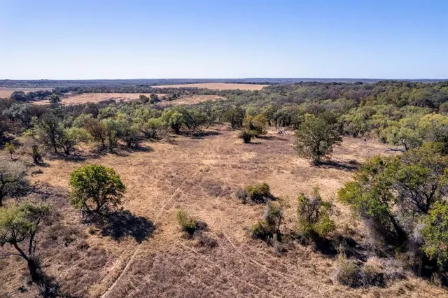 a view of a pathway with a yard