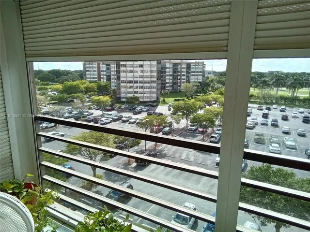 $2,000 | 1000 St Charles Place, Unit 615, Pembroke Pines, FL 33026