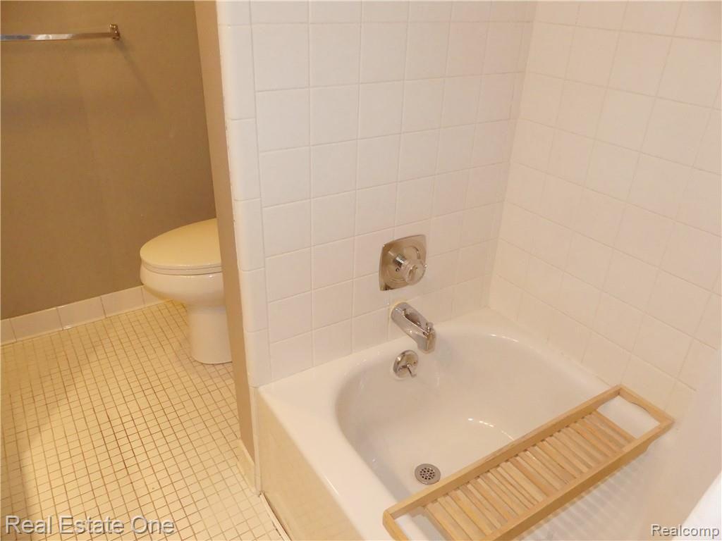 1873 Meadow Dale Court, Unit 9 Rochester, MI 48309 - Photo 14 of 32