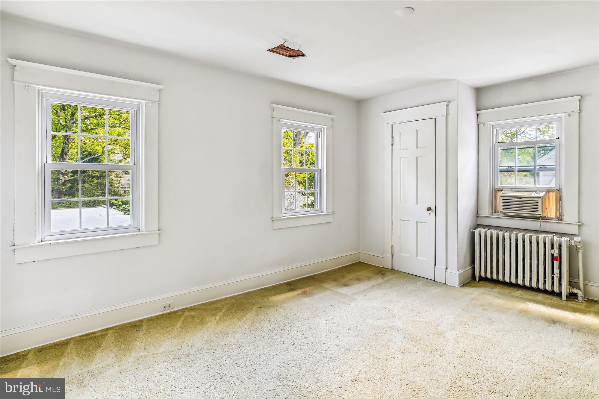 6211 Pinehurst Road Baltimore, MD 21212 - Photo 28 of 37 a view of an empty room with a window