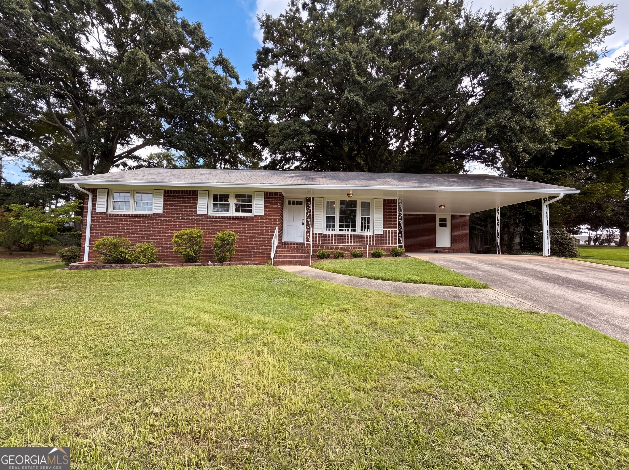 1276 Robin Road Northeast Conyers, GA 30012 - Photo 6 of 20 Gallery Image 6
