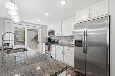 $375,000 | 3106 Greenfield Road, Glenshaw, PA 15116