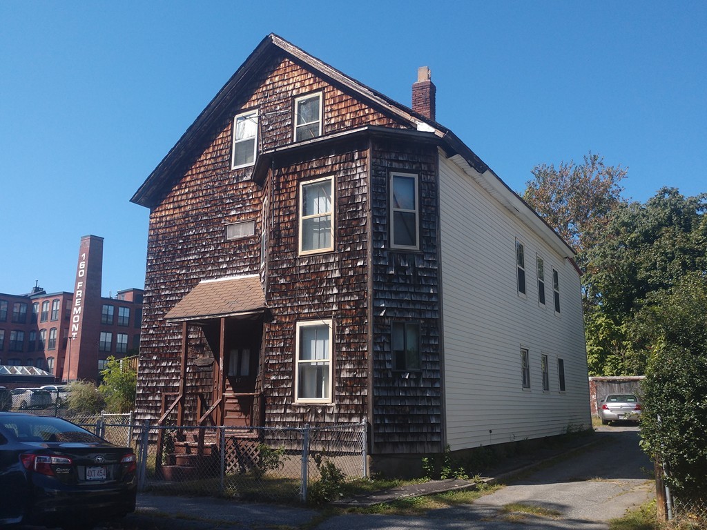 17 St Johns Road Worcester, MA 01603 - Photo 1 of 18 Gallery Image 1