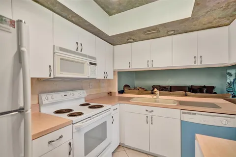 $250,000 | 3000 Northeast 48th Street, Unit 206, Fort Lauderdale, FL 33308