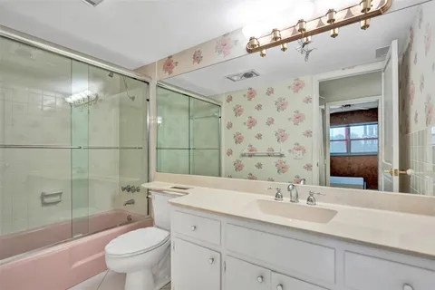 $250,000 | 3000 Northeast 48th Street, Unit 206, Fort Lauderdale, FL 33308