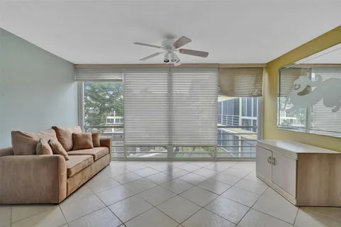 $250,000 | 3000 Northeast 48th Street, Unit 206, Fort Lauderdale, FL 33308
