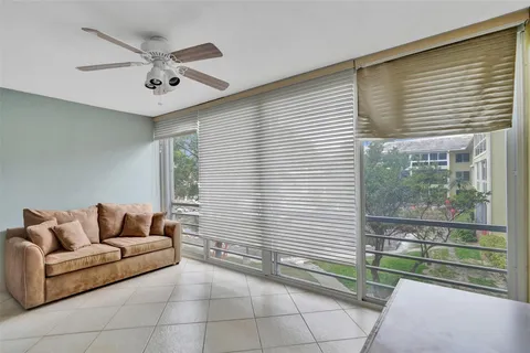 $250,000 | 3000 Northeast 48th Street, Unit 206, Fort Lauderdale, FL 33308