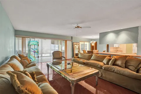 $250,000 | 3000 Northeast 48th Street, Unit 206, Fort Lauderdale, FL 33308