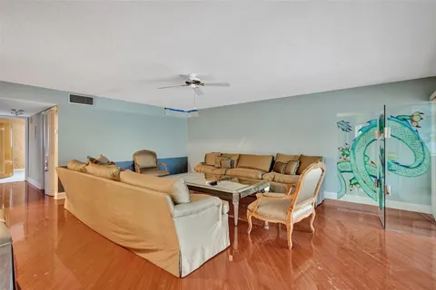 $250,000 | 3000 Northeast 48th Street, Unit 206, Fort Lauderdale, FL 33308