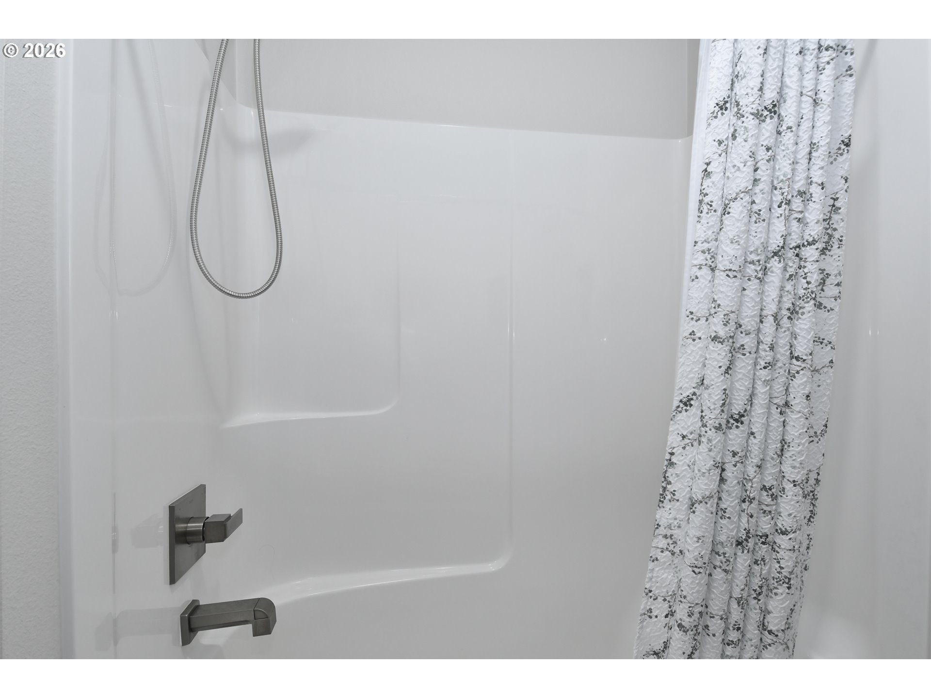 1927 South Fir Loop Canby, OR 97013 - Photo 25 of 35 a bathroom with a shower