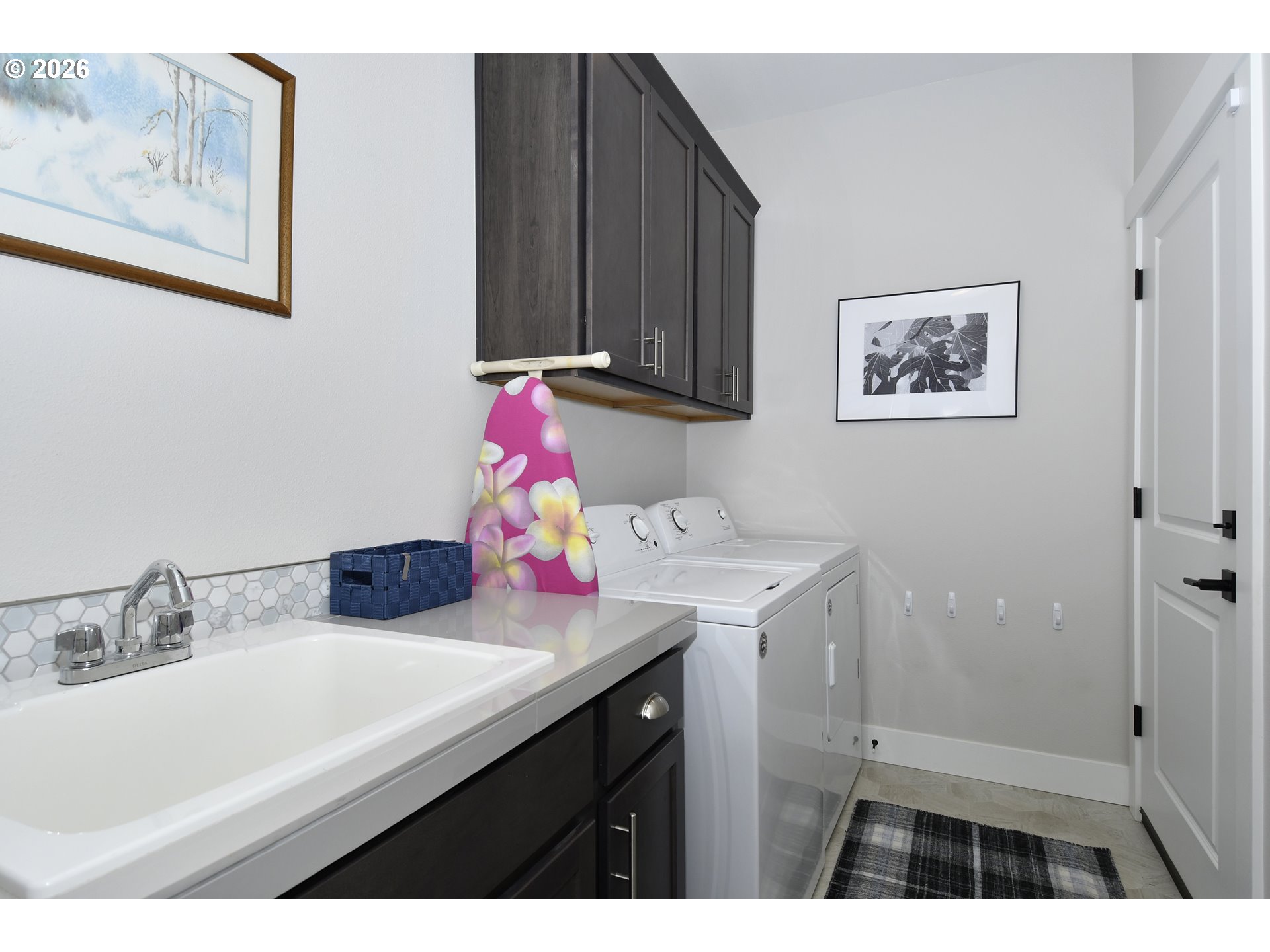 1927 South Fir Loop Canby, OR 97013 - Photo 26 of 35 a bathroom with a sink and a mirror