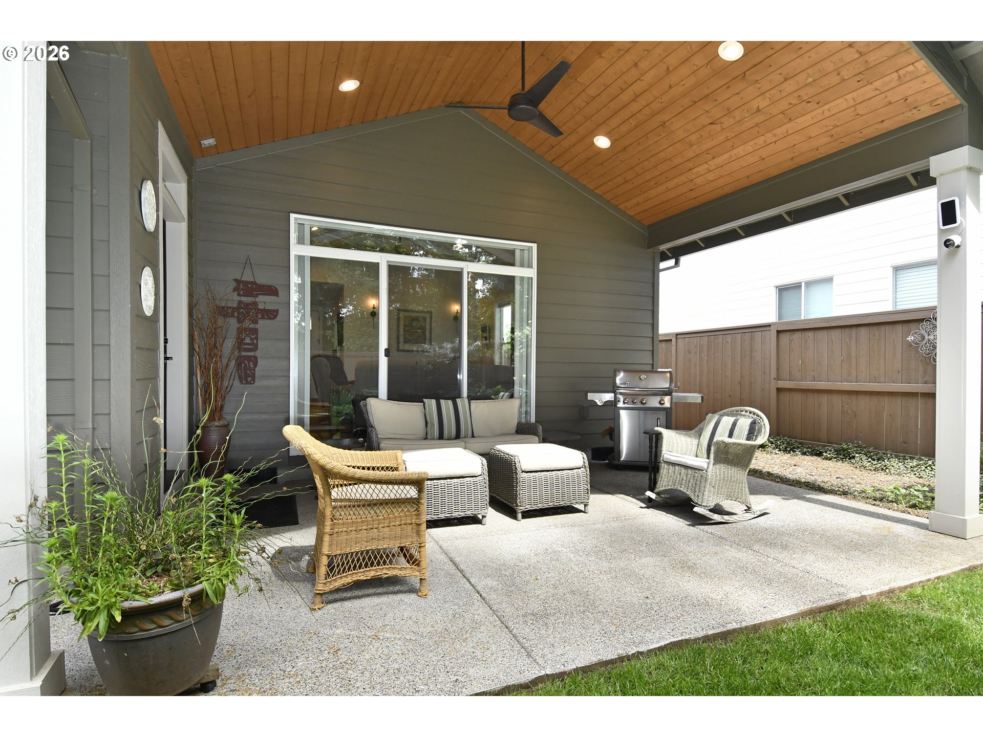 1927 South Fir Loop Canby, OR 97013 - Photo 27 of 35 a building outdoor space with patio furniture