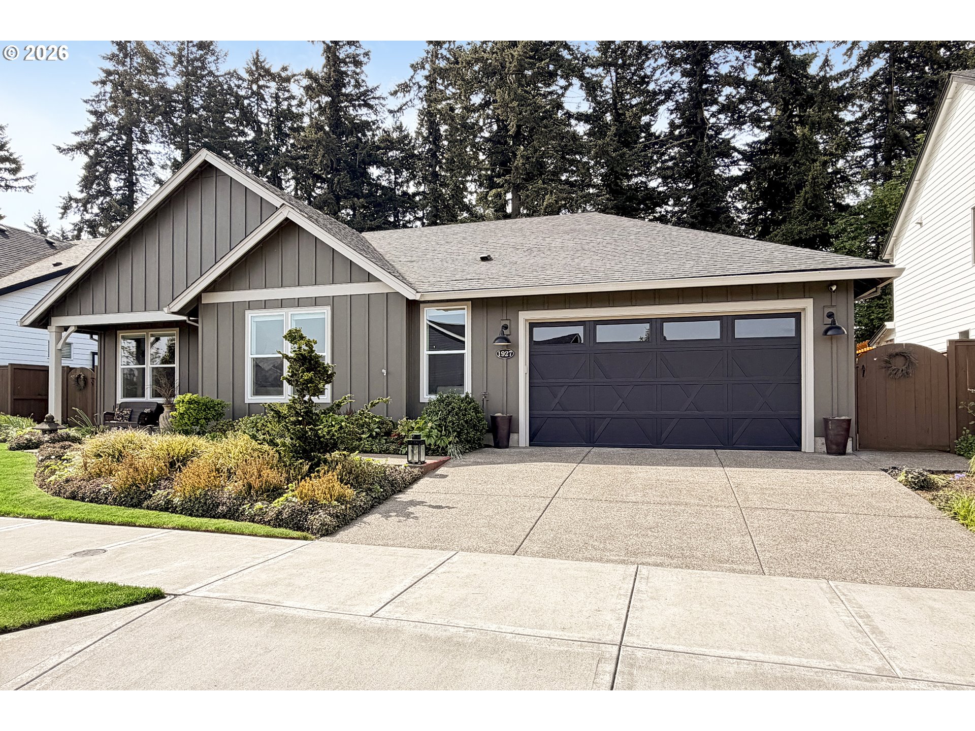1927 South Fir Loop Canby, OR 97013 - Photo 35 of 35 a front view of a house with garden