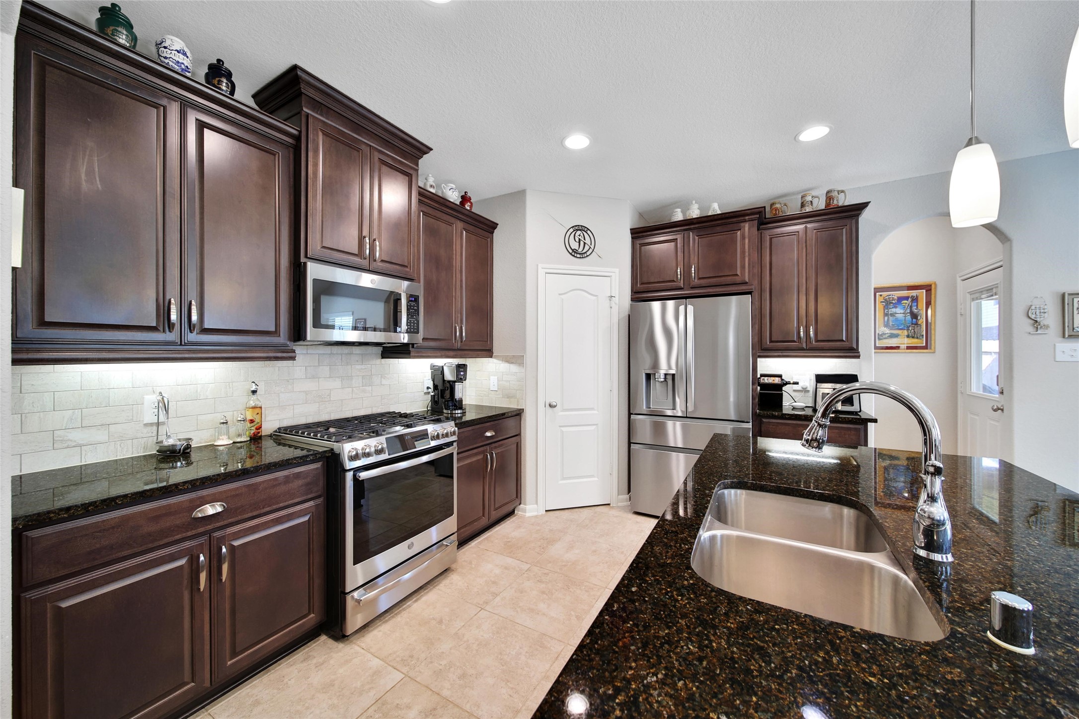214 Pleasant Hill Way Conroe, TX 77304 - Photo 16 of 43 The corner walk-in pantry provides great storage in addition to the spacious cabinetry.