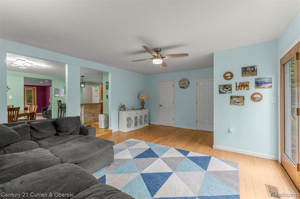 18491 Savage Road Belleville, MI 48111 - Photo 5 of 49