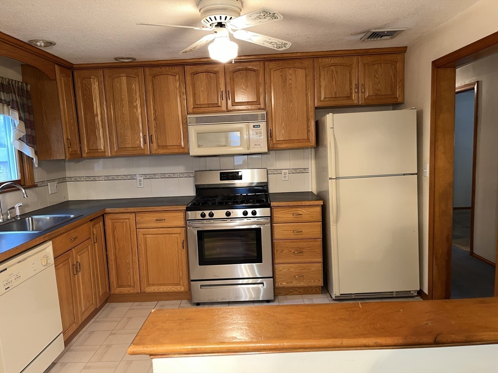 11 Town Line Road Burlington, MA 01803 - Photo 9 of 30