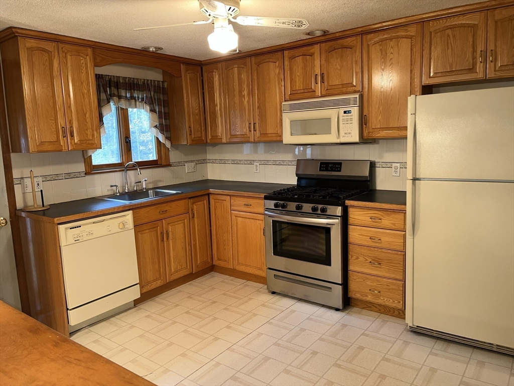 11 Town Line Road Burlington, MA 01803 - Photo 10 of 30